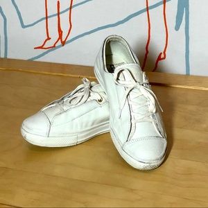 ❌SOLD❌ Converse white leather Chuck Taylors